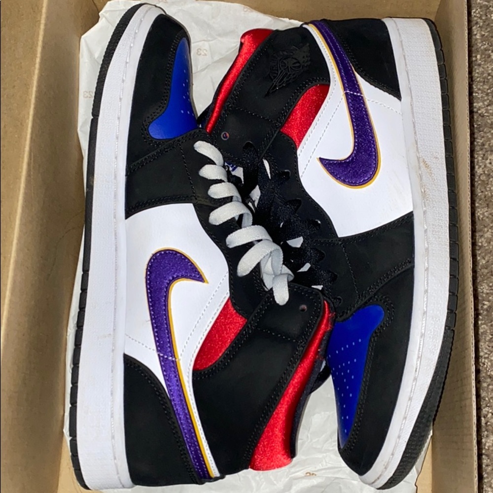 Jordan 1 Mid-Cut